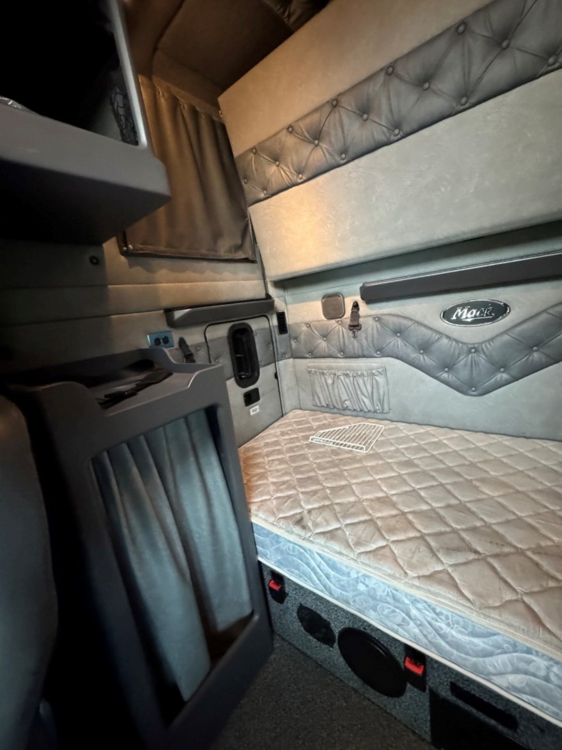 2018 MACK CXU613 - USED TRUCKS SLEEPER - image 19